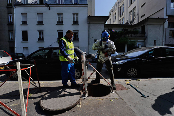 espaces-confines-surveillant-2013-089-028