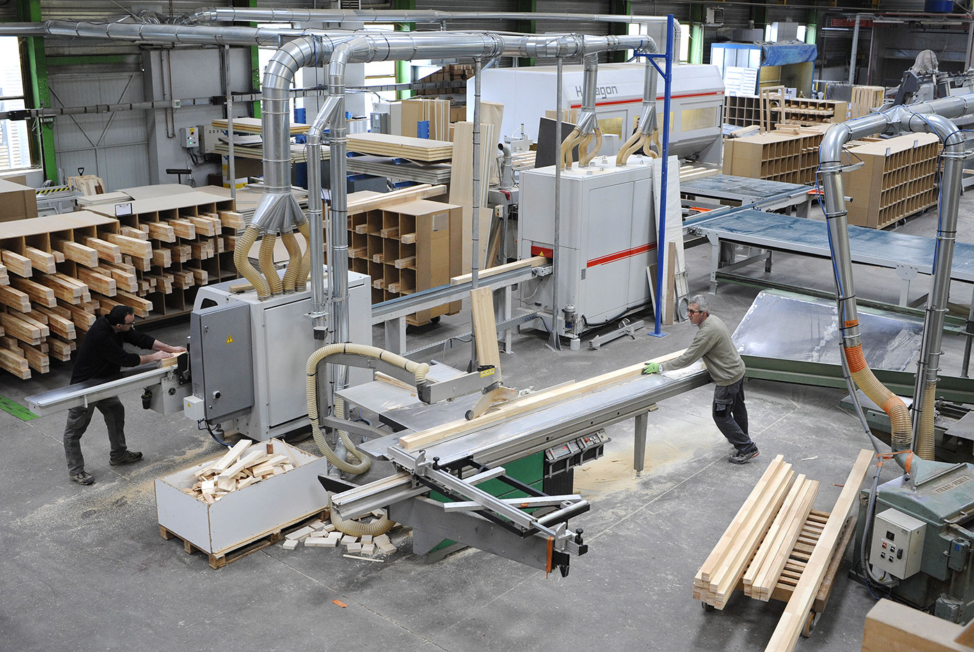 Poussières de bois dans les ateliers : réduire l'exposition grâce